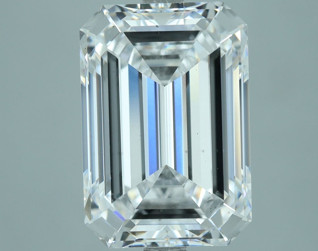 Loose Diamond - EMERALD 5.51ct D VS2: Loose Diamond - EMERALD 5.51ct D VS2 Source: This is a real non-mined Diamond that has been grown in a lab Shape: EMERALD Carats: 5.51 Color: D Clarity: VS2 Certification: IGI Video: