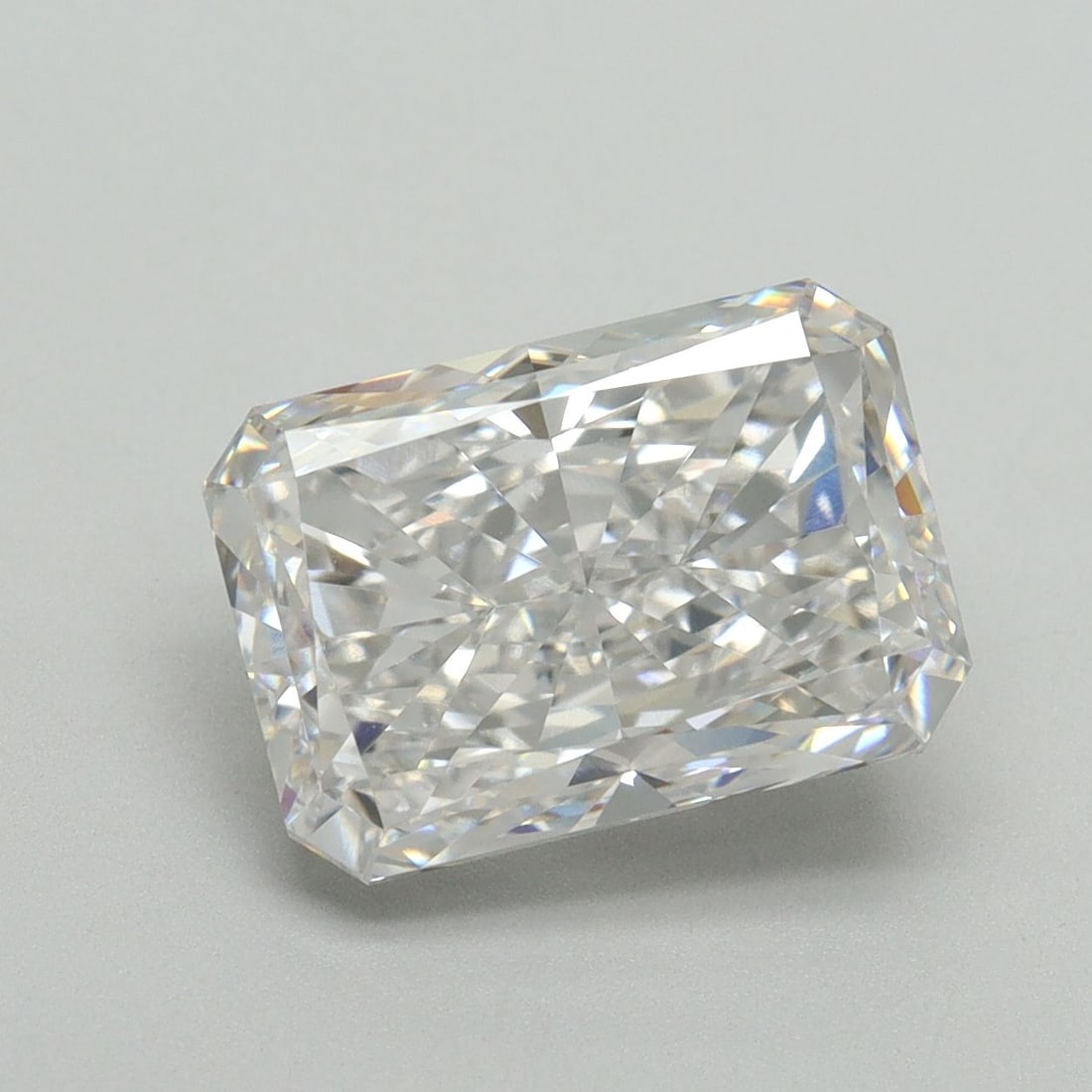 Loose Diamond - RADIANT 4.03ct E VVS2: Loose Diamond - RADIANT 4.03ct E VVS2 Source: This is a real non-mined Diamond that has been grown in a lab Shape: RADIANT Carats: 4.03 Color: E Clarity: VVS2 Certification: IGI Video: Video Link The
