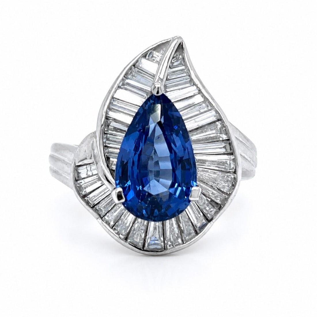 Platinum Ring with Sapphire and 35 Diamonds 4.00 Ct Center Stone: Platinum Ring with Sapphire and 35 Diamonds 4.00 Ct Center Stone This platinum ring features a striking approximately 4.00 carat sapphire as its centerpiece, complemented by 35 diamonds with a total w