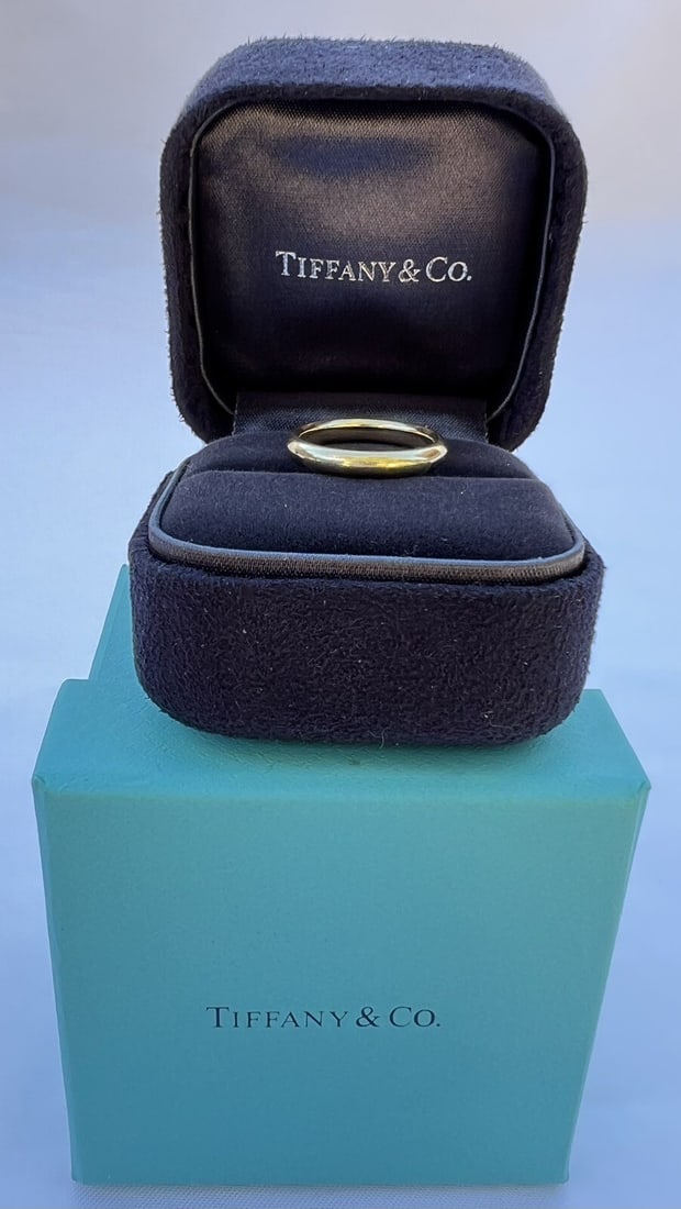 Exquisite Tiffany & Co 18K Yellow Gold Ring Size 4.75 with Box (1 of 5)