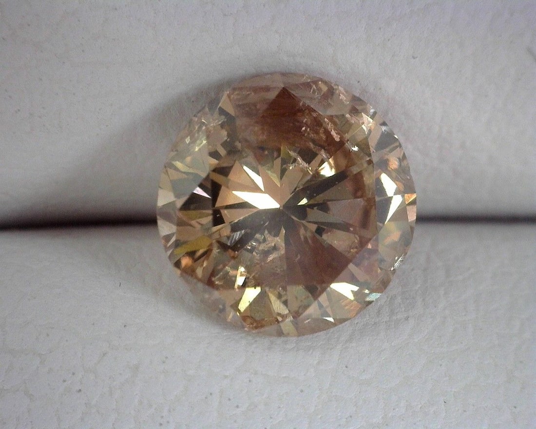 Loose Diamond - ROUND 1.01ct Brown I1: Loose Diamond - ROUND 1.01ct Brown I1 Source: Natural Shape: ROUND Carats: 1.01 Color: Brown Certification: OTHER The Diamond Depot Guarantee: All items in this auction are guaranteed to be 100% authe