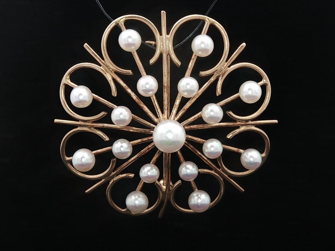 Vintage 14k Yellow Gold Pearl Open Wire Round Brooch: Vintage 14k Yellow Gold Pearl Open Wire Round Brooch Add a touch of elegance to your attire with this Vintage Handmade Solid Yellow Gold Pearl Open Wire Round Pin Brooch. Crafted from solid 14k