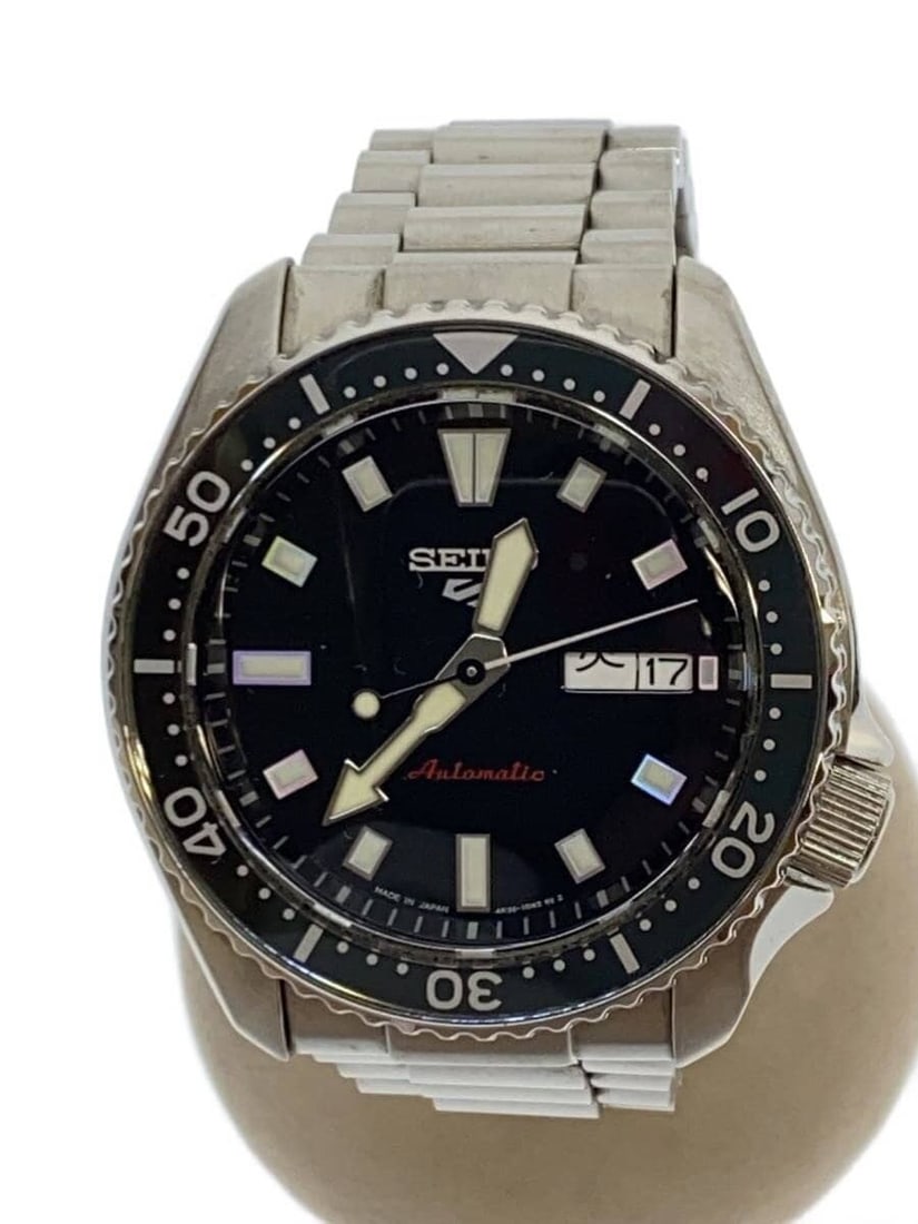 Seiko 5 Sports Black Stainless Steel Men's Wristwatch 4R36-17K0: Seiko 5 Sports Black Stainless Steel Men's Wristwatch 4R36-17K0 This SEIKO 5 Sports 4R36-17K0 men's wristwatch features a black dial and a durable stainless steel case and band. The watch is slightly 