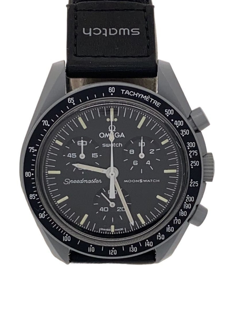 Swatch Omega Mission to the Moon Black Quartz Wristwatch Box: Swatch Omega Mission to the Moon Black Quartz Wristwatch Box This OMEGAxSWATCH Mission to the Moon men's wristwatch features a quartz movement and a sleek black design. Crafted in Switzerland, it is d