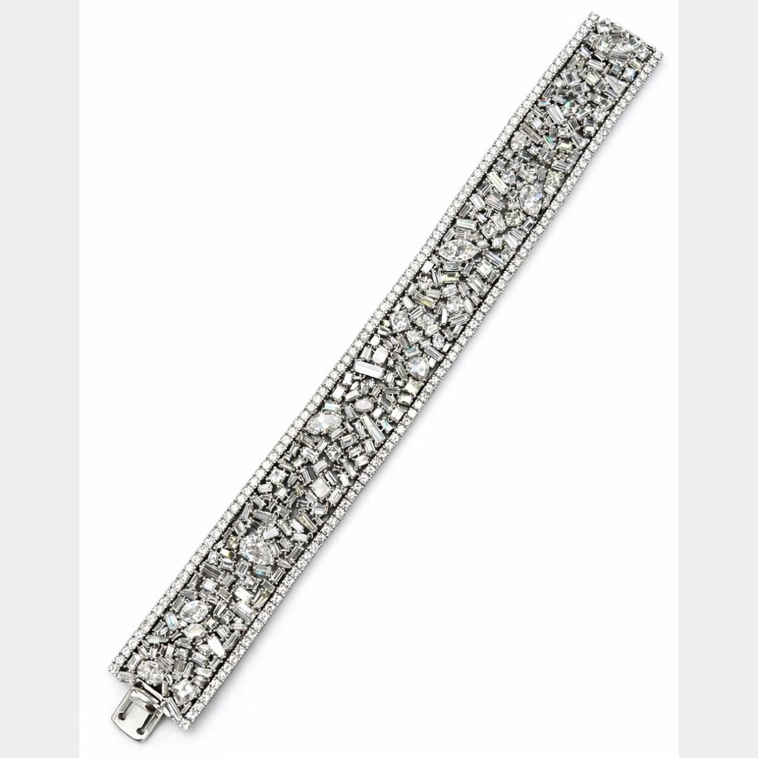 Diamond Bracelet in Platinum with 36.00 Carats Total Weight: Diamond Bracelet in Platinum with 36.00 Carats Total Weight This pre-owned platinum bracelet is set with a total of 296 diamonds weighing approximately 28.00 carats and 170 round diamonds weighing app