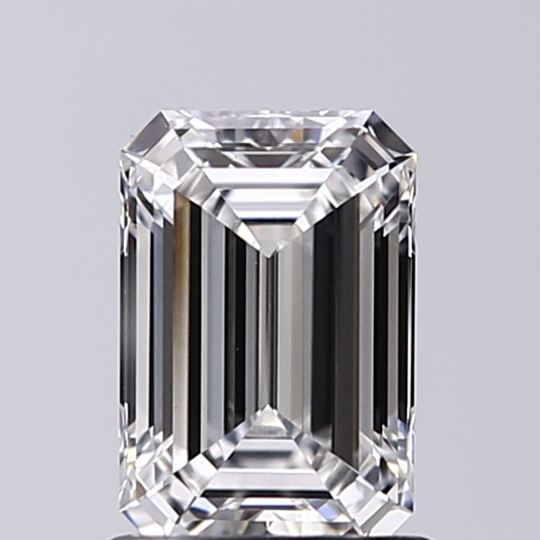 Loose Diamond - EMERALD 1.07ct E VVS2: Loose Diamond - EMERALD 1.07ct E VVS2 Source: This is a real non-mined Diamond that has been grown in a lab Shape: EMERALD Carats: 1.07 Color: E Clarity: VVS2 Certification: IGI Video: Video Link The