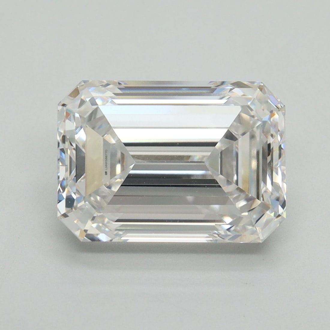 Loose Diamond - EMERALD 4.0ct E VVS2: Loose Diamond - EMERALD 4.0ct E VVS2 Source: This is a real non-mined Diamond that has been grown in a lab Shape: EMERALD Carats: 4.0 Color: E Clarity: VVS2 Certification: IGI Video: