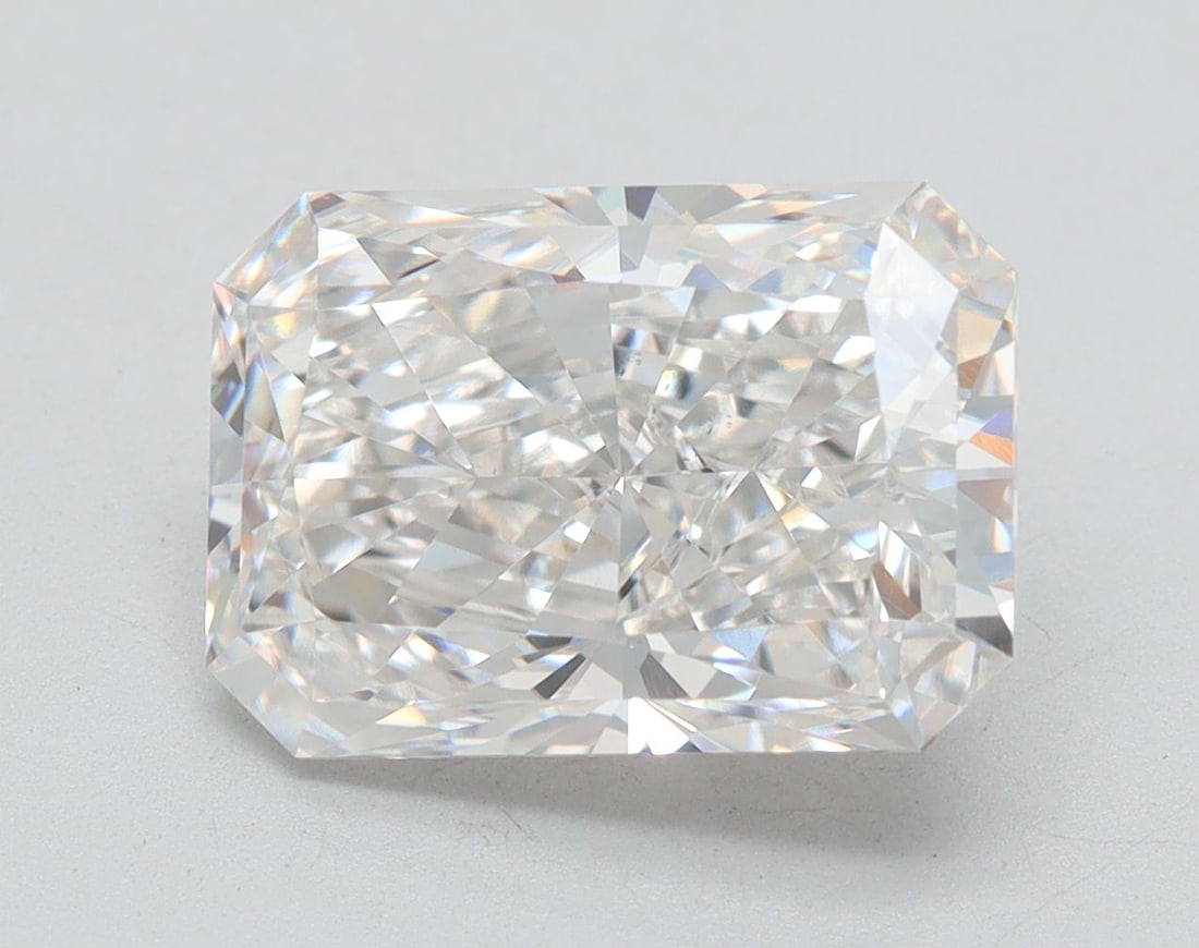 Loose Diamond - RADIANT 3.06ct G VVS2: Loose Diamond - RADIANT 3.06ct G VVS2 Source: This is a real non-mined Diamond that has been grown in a lab Shape: RADIANT Carats: 3.06 Color: G Clarity: VVS2 Certification: GIA Video: