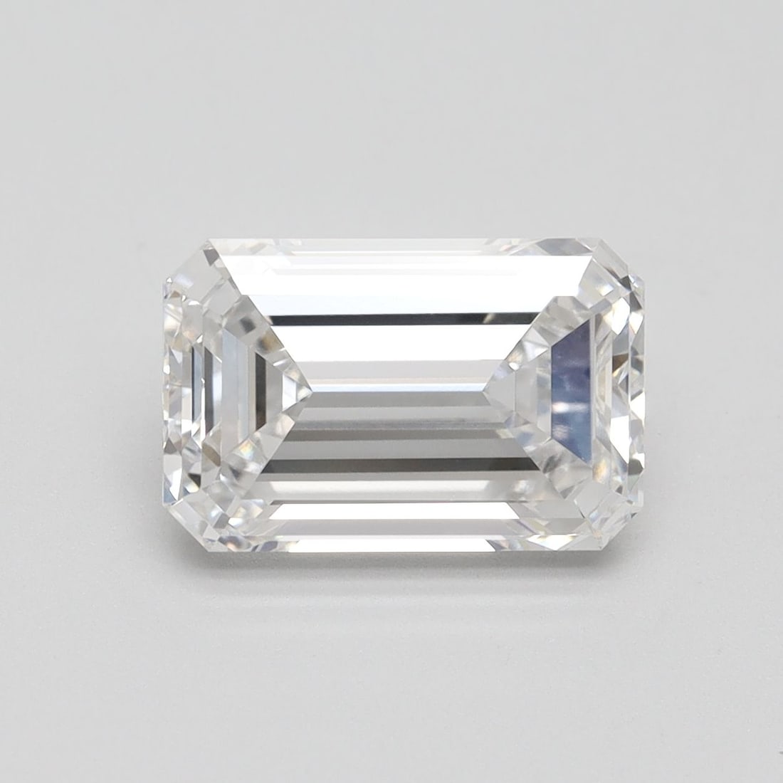 Loose Diamond - EMERALD 3.33ct E VS1: Loose Diamond - EMERALD 3.33ct E VS1 Source: This is a real non-mined Diamond that has been grown in a lab Shape: EMERALD Carats: 3.33 Color: E Clarity: VS1 Certification: IGI Video: