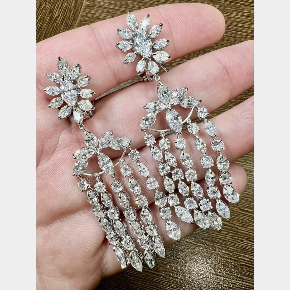 Stunning Platinum Diamond Chandelier Earrings 22.23 Ct 3 Inches: Stunning Platinum Diamond Chandelier Earrings 22.23 Ct 3 Inches Elevate your elegance with these stunning Platinum Diamond Chandelier Earrings, featuring a total diamond weight of 22.23 Ct. Crafted in