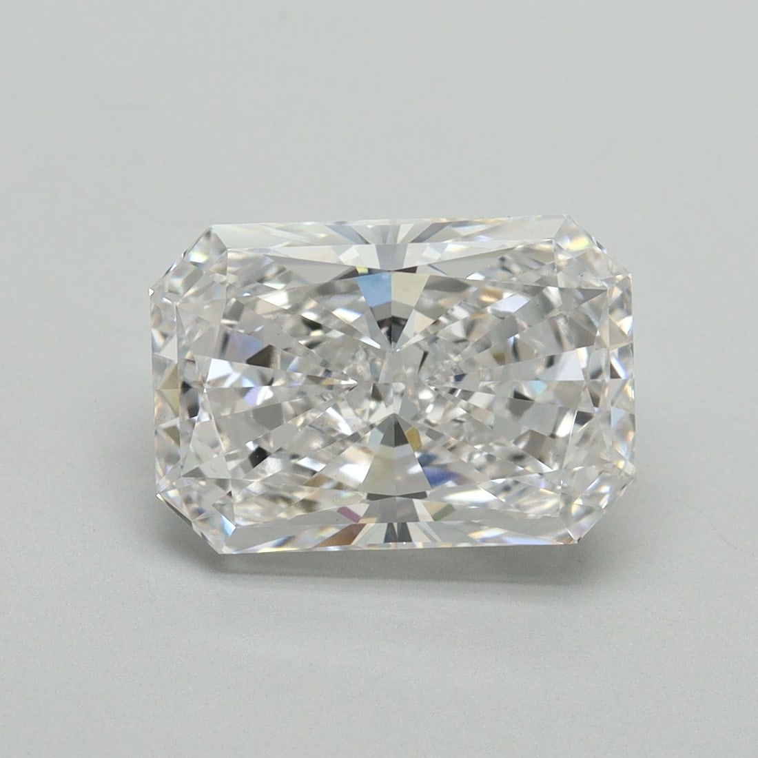 Loose Diamond - RADIANT 3.59ct E VS1: Loose Diamond - RADIANT 3.59ct E VS1 Source: This is a real non-mined Diamond that has been grown in a lab Shape: RADIANT Carats: 3.59 Color: E Clarity: VS1 Certification: IGI Video: