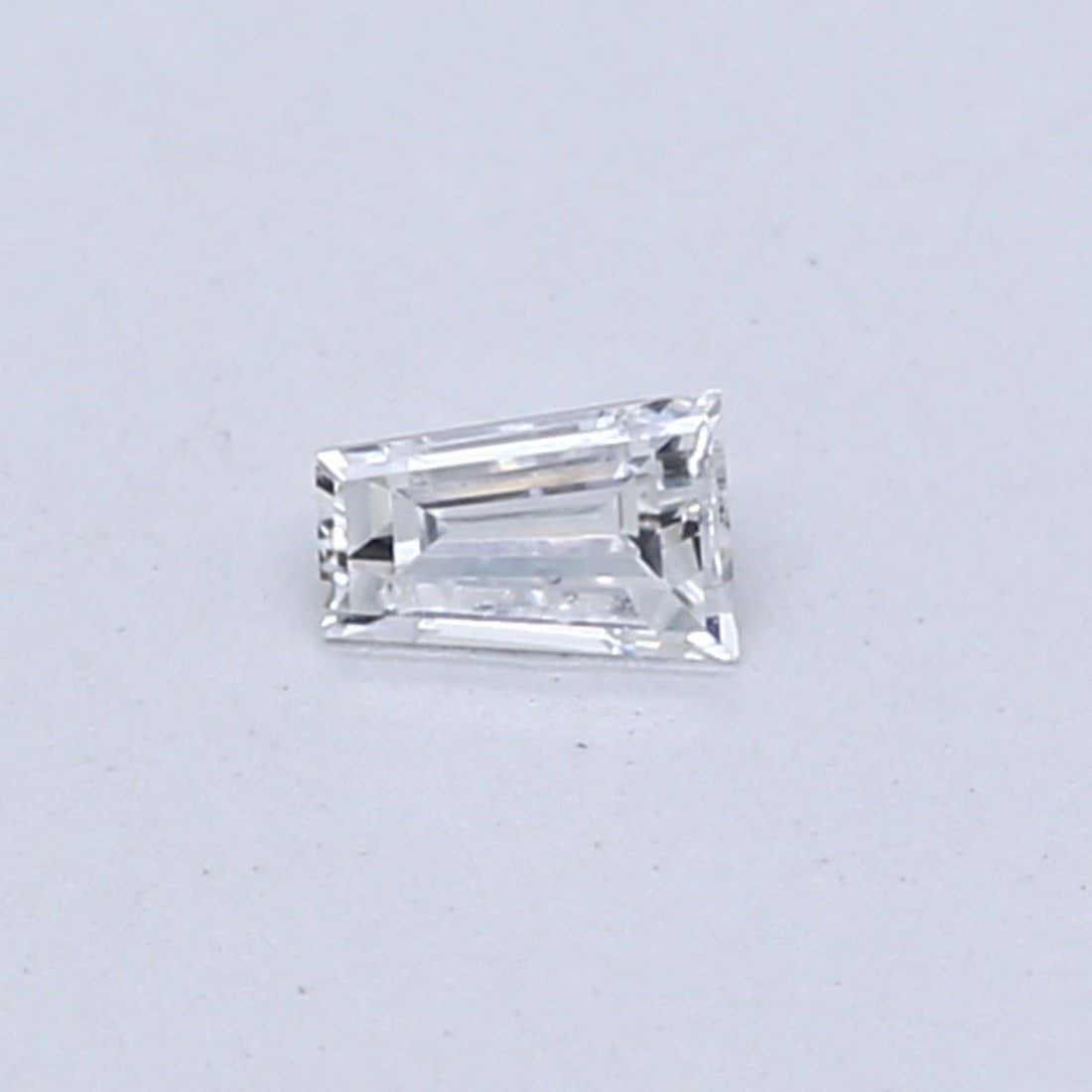 Loose Diamond - TAPERED BAGUETTE 0.16ct E VVS2: Loose Diamond - TAPERED BAGUETTE 0.16ct E VVS2 Source: This is a real non-mined Diamond that has been grown in a lab Shape: TAPERED BAGUETTE Carats: 0.16 Color: E Clarity: VVS2 Certification: NONE