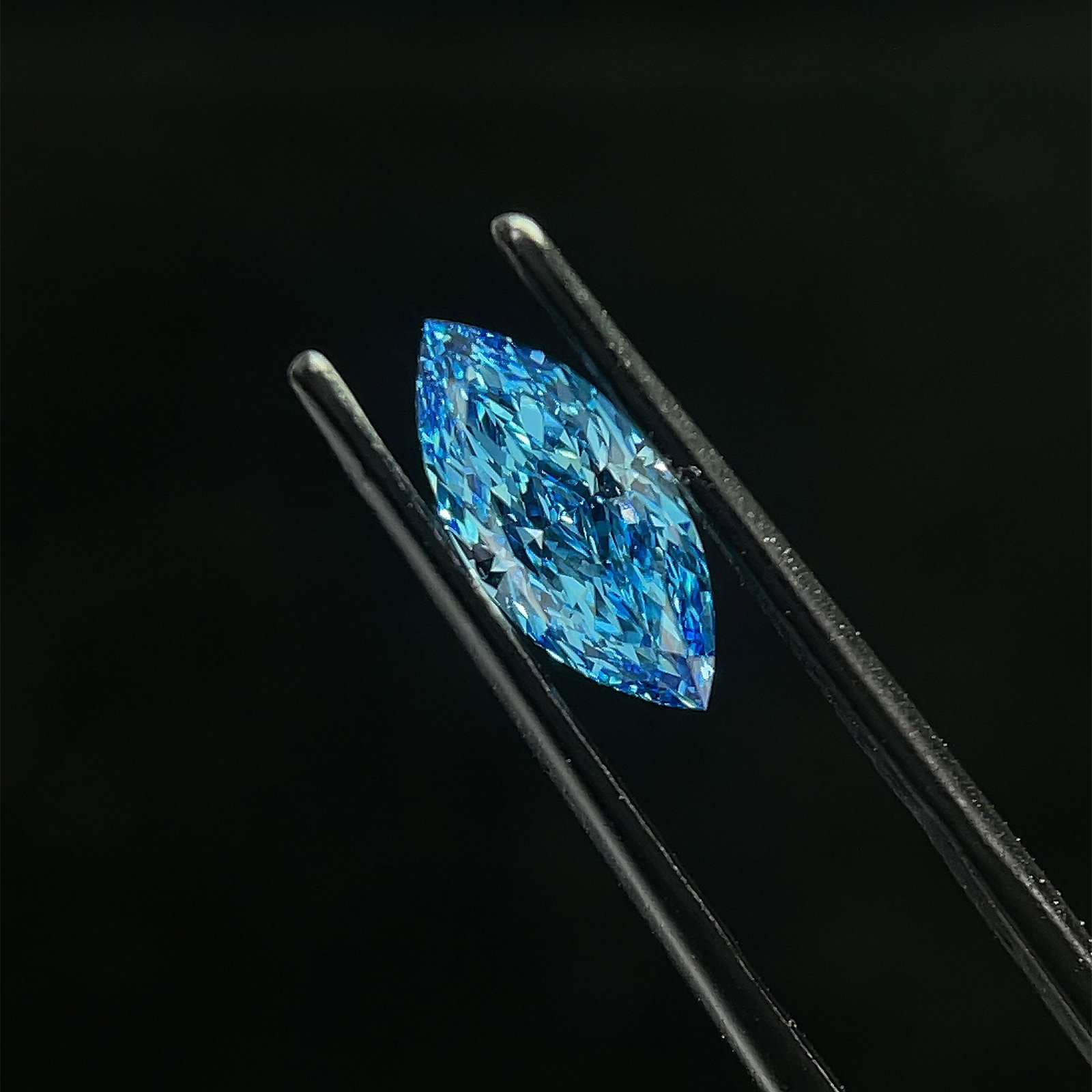 Loose Diamond - MARQUISE 1.5ct Blue VS1: Loose Diamond - MARQUISE 1.5ct Blue VS1 Source: This is a real non-mined Diamond that has been grown in a lab Shape: MARQUISE Carats: 1.5 Color: Blue Certification: NONE The Diamond Depot Guarantee: