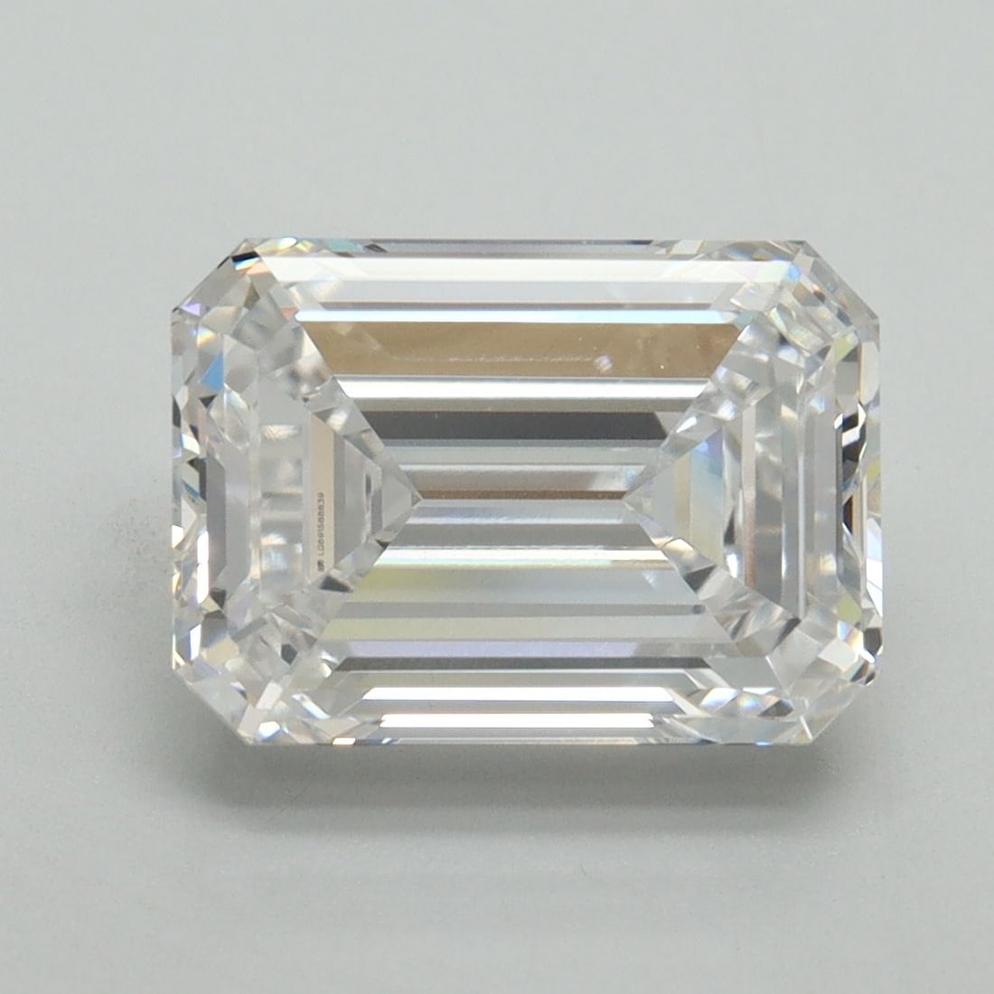 Loose Diamond - EMERALD 4.01ct D VVS2: Loose Diamond - EMERALD 4.01ct D VVS2 Source: This is a real non-mined Diamond that has been grown in a lab Shape: EMERALD Carats: 4.01 Color: D Clarity: VVS2 Certification: IGI Video: Video Link The