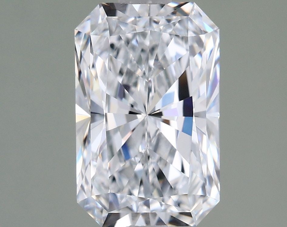 Loose Diamond - RADIANT 1.72ct E VVS2: Loose Diamond - RADIANT 1.72ct E VVS2 Source: This is a real non-mined Diamond that has been grown in a lab Shape: RADIANT Carats: 1.72 Color: E Clarity: VVS2 Certification: IGI Video: Video Link The
