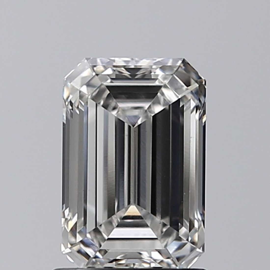 Loose Diamond - EMERALD 1.23ct G VS1: Loose Diamond - EMERALD 1.23ct G VS1 Source: This is a real non-mined Diamond that has been grown in a lab Shape: EMERALD Carats: 1.23 Color: G Clarity: VS1 Certification: IGI Video: Video Link The