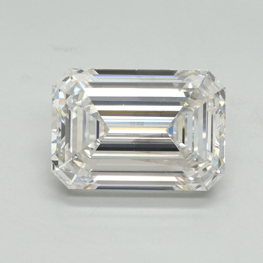 Loose Diamond - EMERALD 5.04ct F VS2: Loose Diamond - EMERALD 5.04ct F VS2 Source: This is a real non-mined Diamond that has been grown in a lab Shape: EMERALD Carats: 5.04 Color: F Clarity: VS2 Certification: GSI Video: