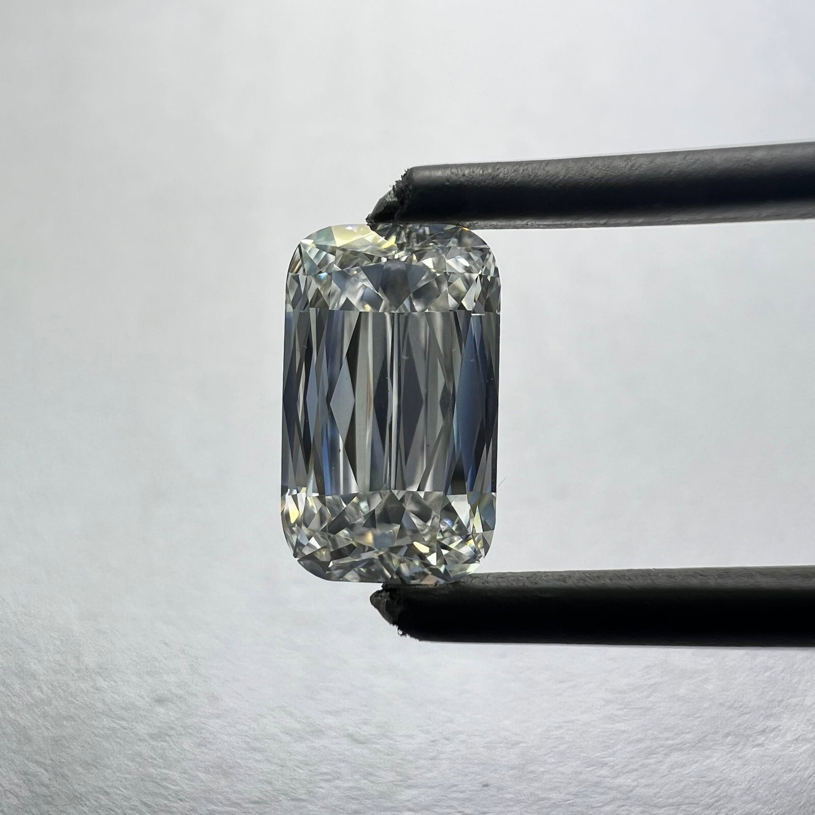 Loose Diamond - CUSHION BRILLIANT 1.85ct E VS1: Loose Diamond - CUSHION BRILLIANT 1.85ct E VS1 Source: This is a real non-mined Diamond that has been grown in a lab Shape: CUSHION BRILLIANT Carats: 1.85 Color: E Clarity: VS1 Certification: NONE The