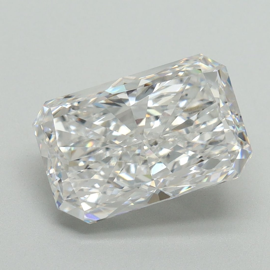 Loose Diamond - RADIANT 4.0ct D VS1: Loose Diamond - RADIANT 4.0ct D VS1 Source: This is a real non-mined Diamond that has been grown in a lab Shape: RADIANT Carats: 4.0 Color: D Clarity: VS1 Certification: IGI Video: Video Link The