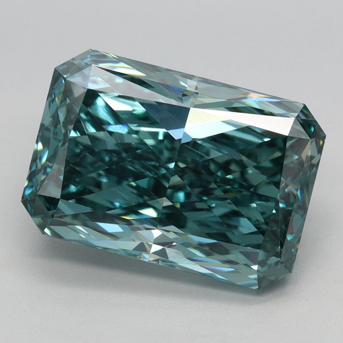 Loose Diamond - RADIANT 4.41ct Fancy Vivid Blue Green VVS2: Loose Diamond - RADIANT 4.41ct Fancy Vivid Blue Green VVS2 Source: This is a real non-mined Diamond that has been grown in a lab Shape: RADIANT Carats: 4.41 Color: Fancy Vivid Blue Green Certification