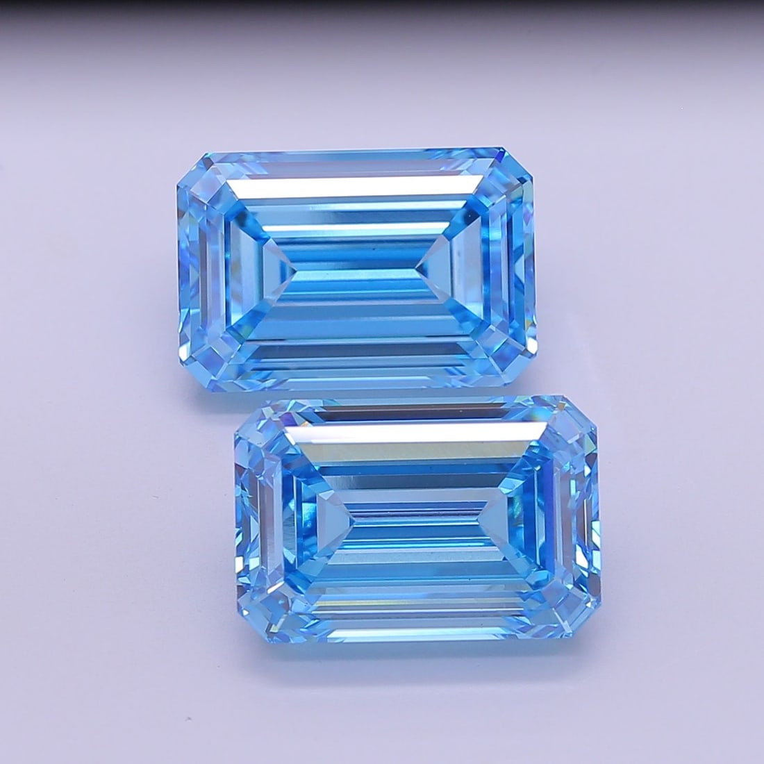 Loose Diamond - EMERALD 10.1ct Fancy Vivid Blue VVS2: Loose Diamond - EMERALD 10.1ct Fancy Vivid Blue VVS2 Source: This is a real non-mined Diamond that has been grown in a lab Shape: EMERALD Carats: 10.1 Color: Fancy Vivid Blue Certification: IGI Video:
