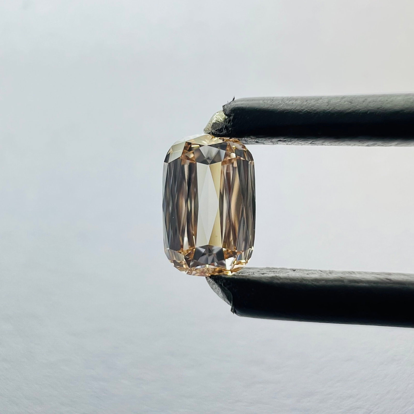 Loose Diamond - OTHER 0.25ct Pink VVS2: Loose Diamond - OTHER 0.25ct Pink VVS2 Source: This is a real non-mined Diamond that has been grown in a lab Shape: OTHER Carats: 0.25 Color: Pink Certification: NONE The Diamond Depot Guarantee: All 
