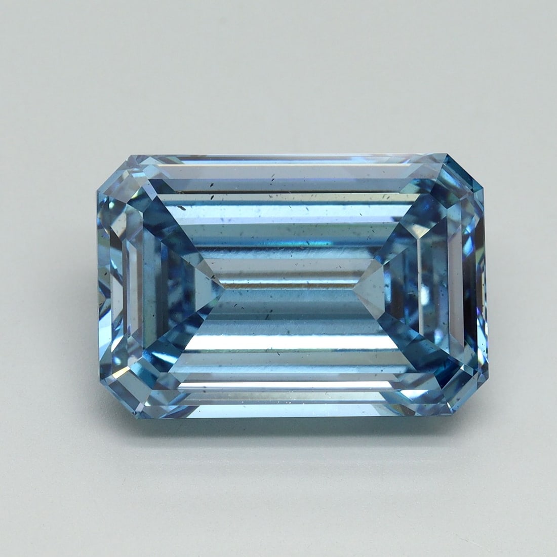 Loose Diamond - EMERALD 9.58ct Fancy Vivid Blue SI1: Loose Diamond - EMERALD 9.58ct Fancy Vivid Blue SI1 Source: This is a real non-mined Diamond that has been grown in a lab Shape: EMERALD Carats: 9.58 Color: Fancy Vivid Blue Certification: IGI Video: