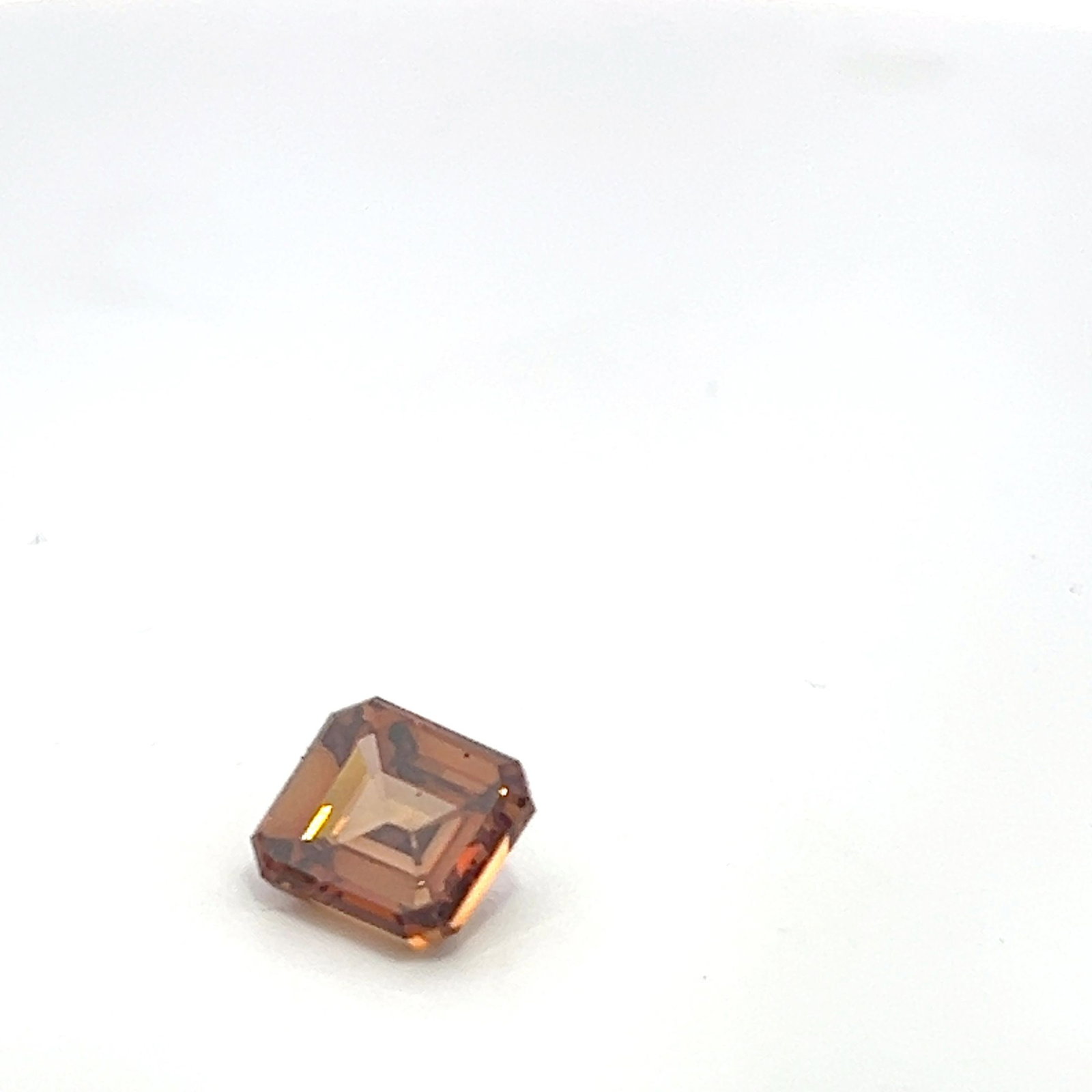 Loose Diamond - ASSCHER 3.54ct Fancy Orange VS2: Loose Diamond - ASSCHER 3.54ct Fancy Orange VS2 Source: This is a real non-mined Diamond that has been grown in a lab Shape: ASSCHER Carats: 3.54 Color: Fancy Orange Certification: NONE The Diamond De