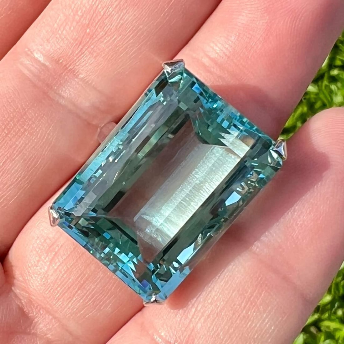Art Deco Platinum Ring with 41.90 Ct Aquamarine: Art Deco Platinum Ring with 41.90 Ct Aquamarine This exquisite Art Deco ring features a stunning 41.90 Ct. aquamarine, elegantly set in high-quality platinum. Weighing 14.9 grams, this piece is a perf