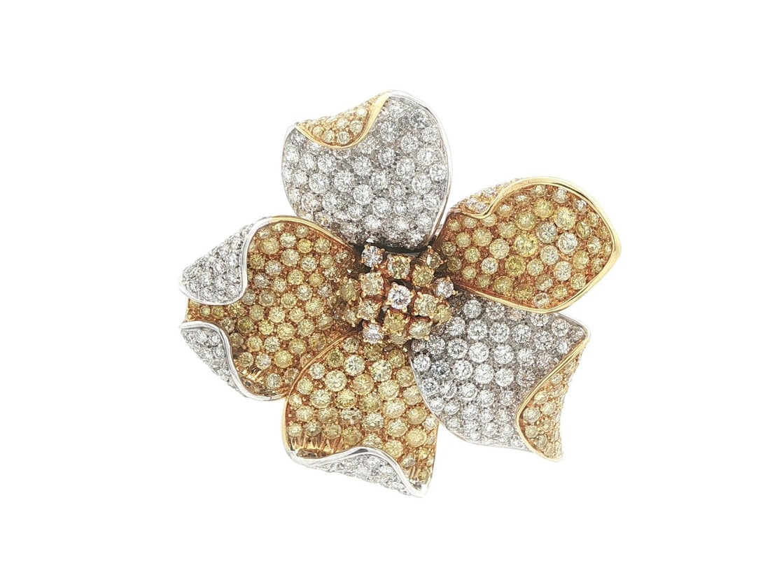 Roberto Casarin 18k Yellow Gold Diamond Flower Brooch Pendant GIA Certified: Roberto Casarin 18k Yellow Gold Diamond Flower Brooch Pendant GIA Certified This Roberto Casarin brooch pendant is crafted from solid 18k yellow and white gold and features an elegant large flower des