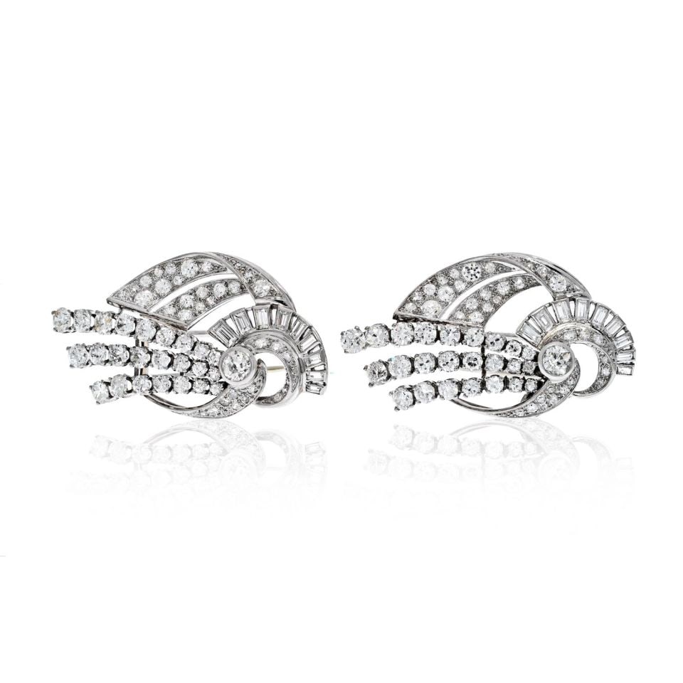 1940s Platinum Double Clip Brooch with 15 Carats Diamonds: 1940s Platinum Double Clip Brooch with 15 Carats Diamonds This exquisite brooch, crafted from platinum, showcases a stunning design reminiscent of the 1940s. It features a spectacular arrangement of b