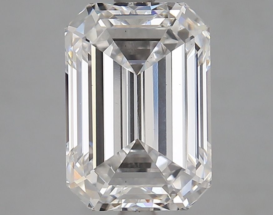 Loose Diamond - EMERALD 4.19ct E VS2: Loose Diamond - EMERALD 4.19ct E VS2 Source: This is a real non-mined Diamond that has been grown in a lab Shape: EMERALD Carats: 4.19 Color: E Clarity: VS2 Certification: IGI Video: