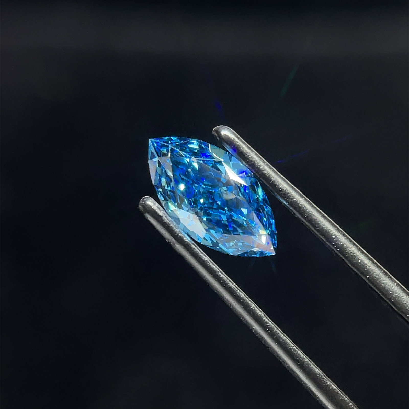 Loose Diamond - MARQUISE 1.27ct Blue SI1: Loose Diamond - MARQUISE 1.27ct Blue SI1 Source: This is a real non-mined Diamond that has been grown in a lab Shape: MARQUISE Carats: 1.27 Color: Blue Certification: NONE The Diamond Depot Guarantee: