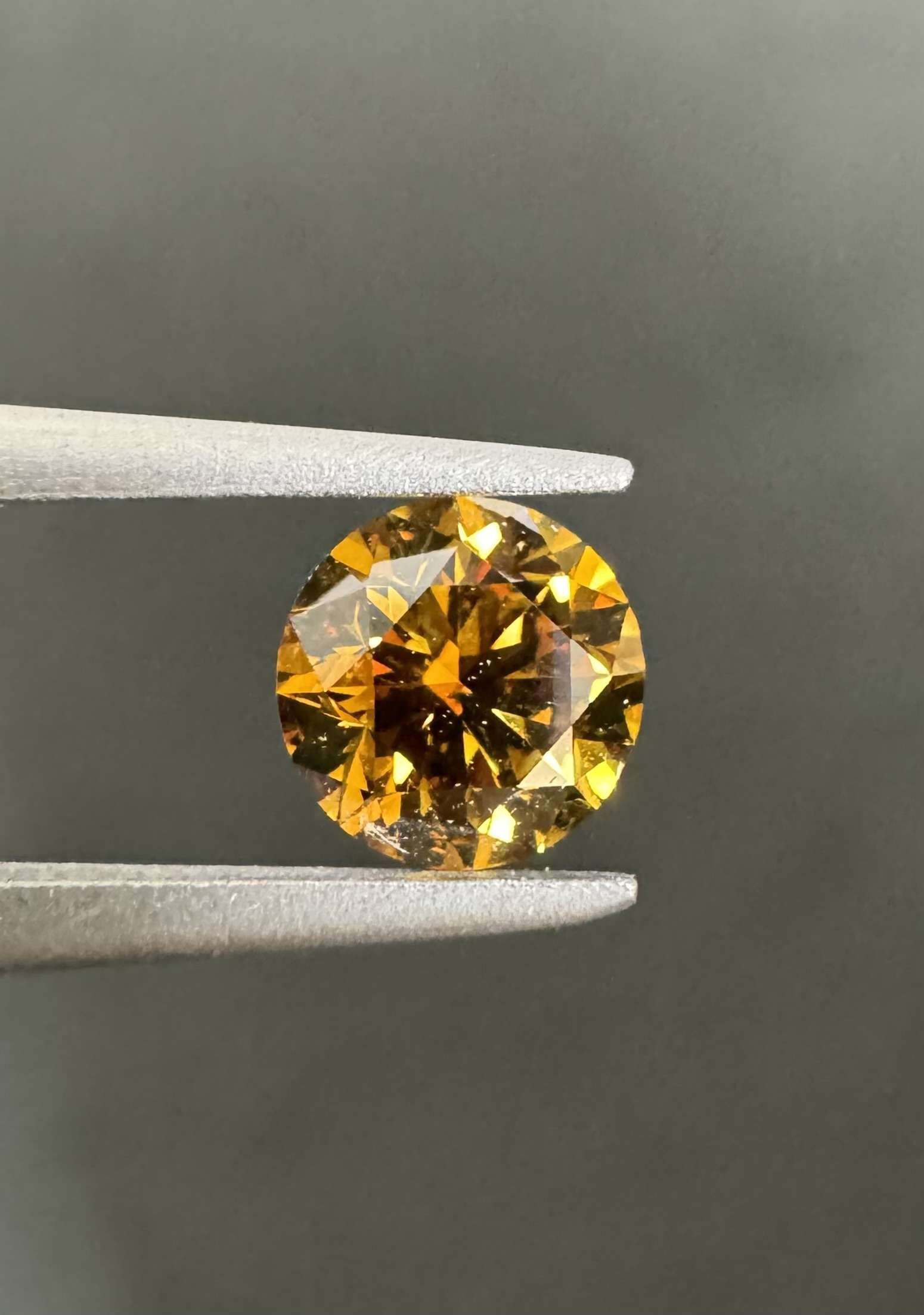 Loose Diamond - ROUND 0.63ct Fancy Deep Brown Orange SI1: Loose Diamond - ROUND 0.63ct Fancy Deep Brown Orange SI1 Source: Natural Shape: ROUND Carats: 0.63 Color: Fancy Deep Brown Orange Certification: GIA Video:
