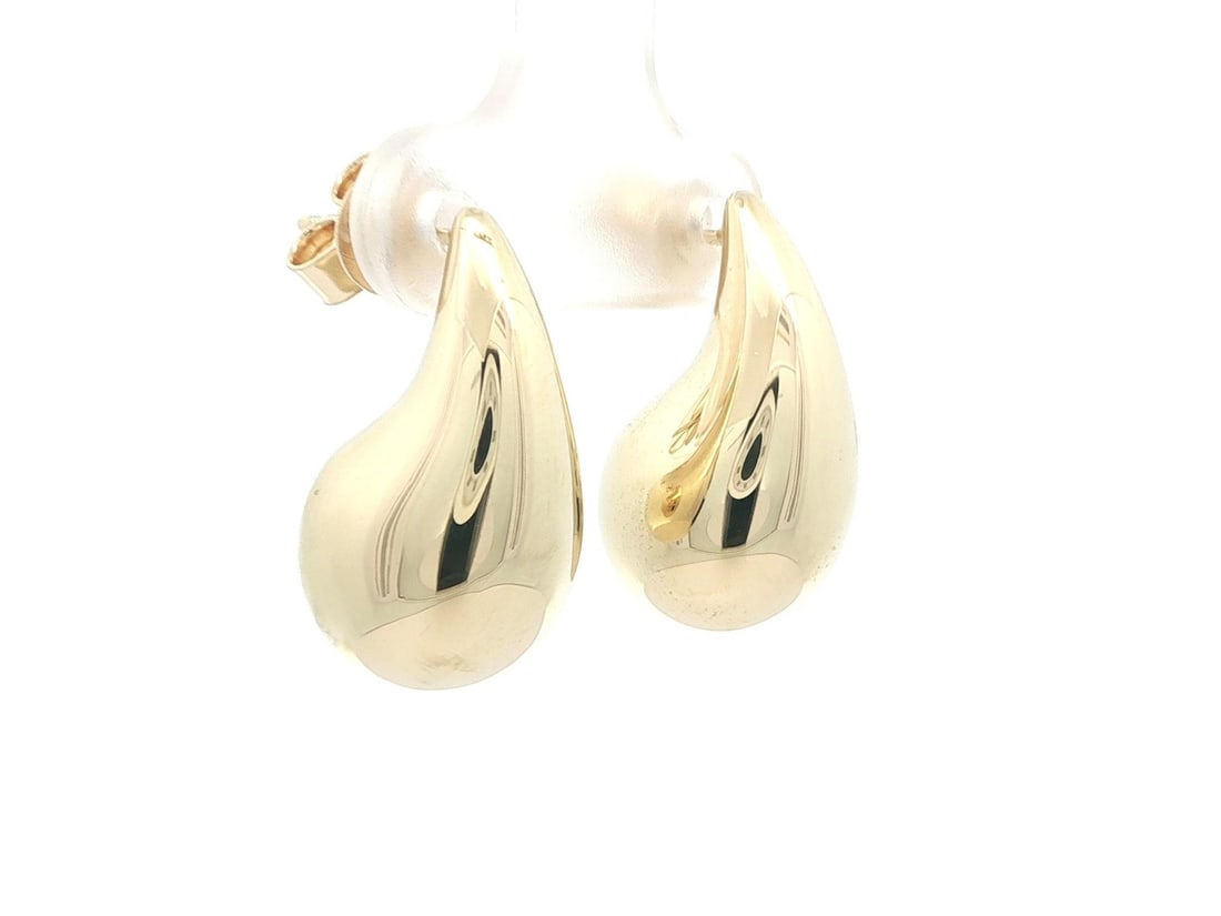 14k Yellow Gold Puffed Teardrop Stud Earrings Polished Finish: 14k Yellow Gold Puffed Teardrop Stud Earrings Polished Finish These un-used stud earrings are crafted from solid 14k yellow gold with a polished finish. Featuring a puffed teardrop design, they are