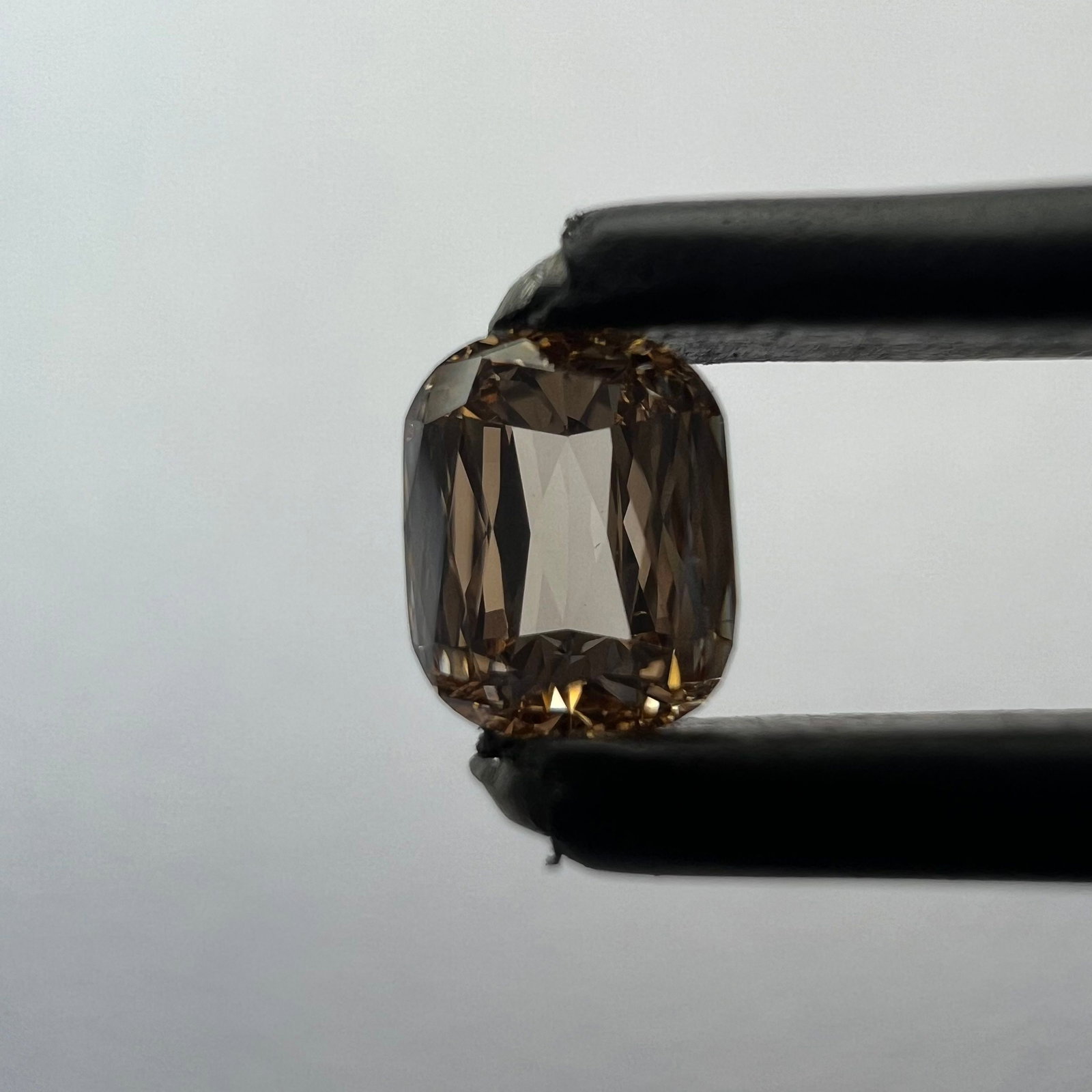 Loose Diamond - CUSHION BRILLIANT 0.3ct Orange VVS2: Loose Diamond - CUSHION BRILLIANT 0.3ct Orange VVS2 Source: This is a real non-mined Diamond that has been grown in a lab Shape: CUSHION BRILLIANT Carats: 0.3 Color: Orange Certification: NONE The Dia