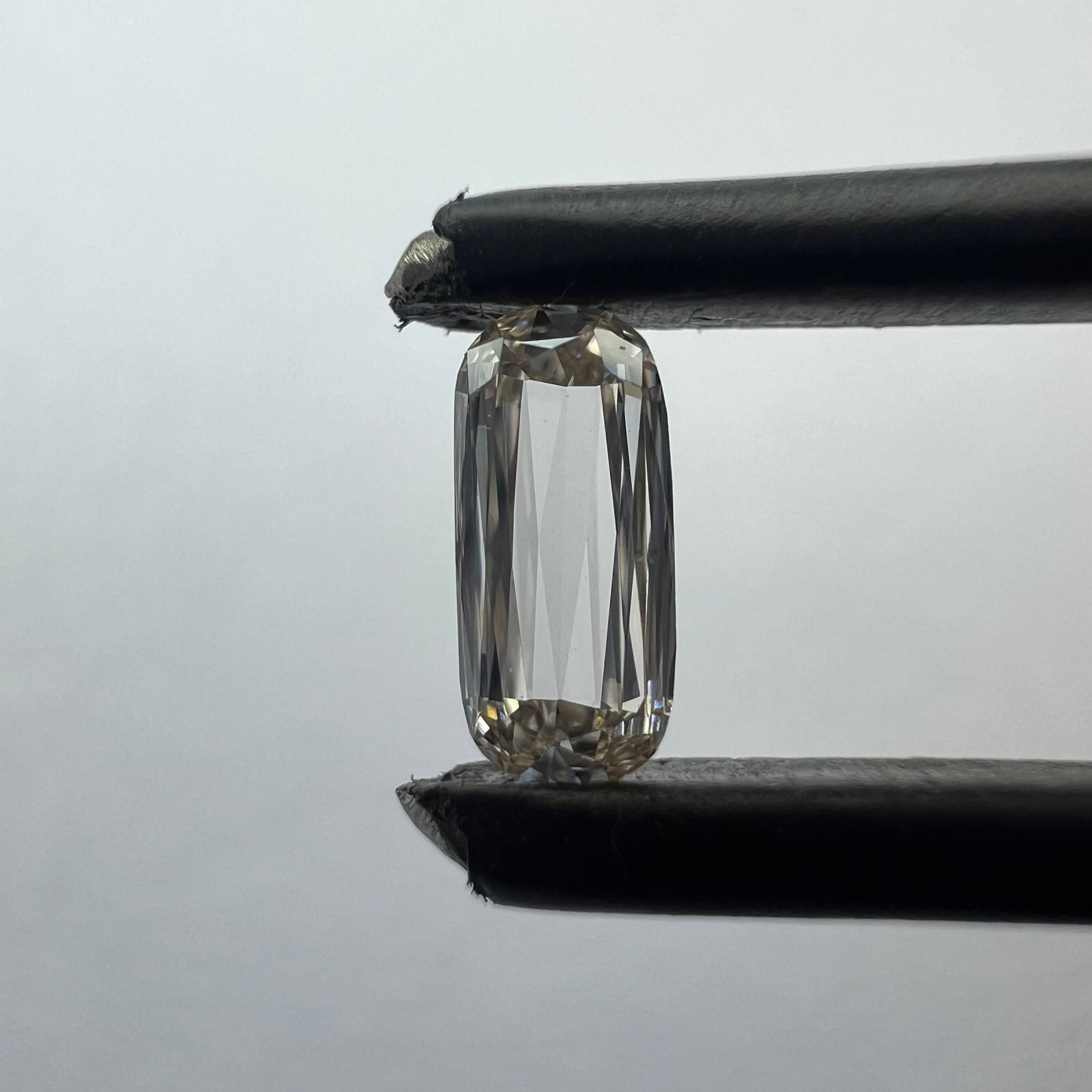 Loose Diamond - CUSHION BRILLIANT 0.19ct H VS1: Loose Diamond - CUSHION BRILLIANT 0.19ct H VS1 Source: This is a real non-mined Diamond that has been grown in a lab Shape: CUSHION BRILLIANT Carats: 0.19 Color: H Clarity: VS1 Certification: NONE The