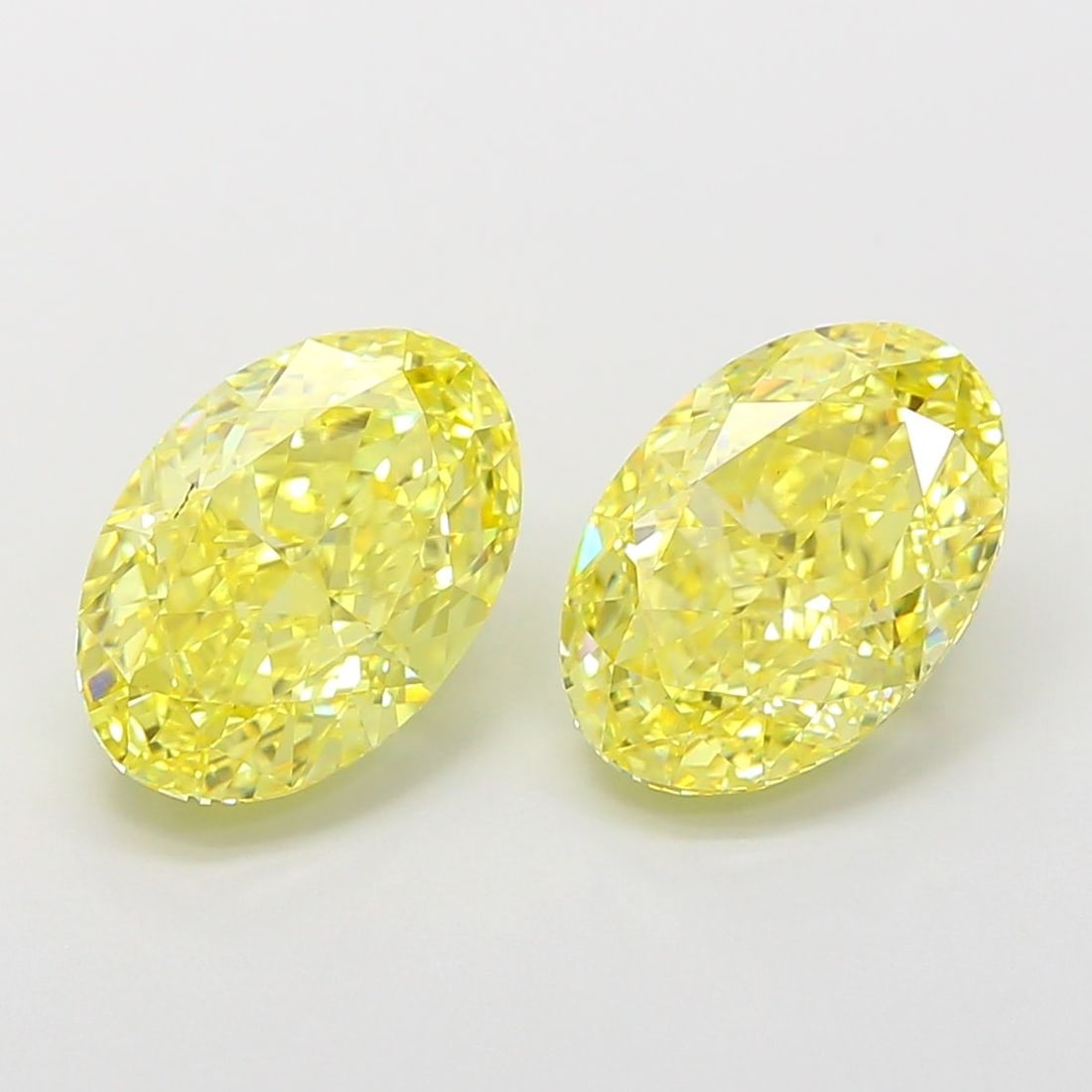 Loose Diamond - OVAL 2.56ct Fancy Vivid Yellow VS1: Loose Diamond - OVAL 2.56ct Fancy Vivid Yellow VS1 Source: This is a real non-mined Diamond that has been grown in a lab Shape: OVAL Carats: 2.56 Color: Fancy Vivid Yellow Certification: IGI Video: