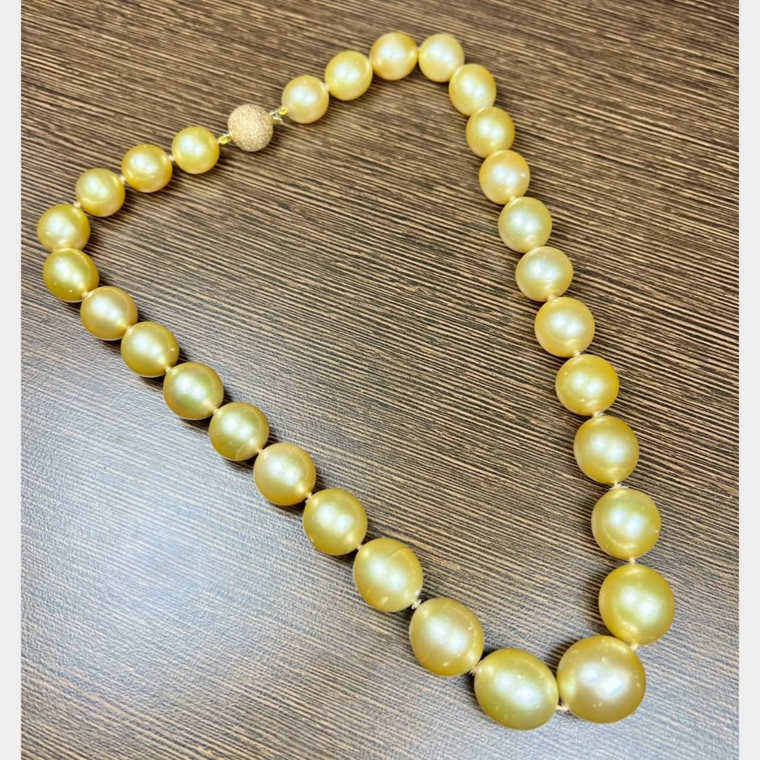 14K Gold 18 Inch South Sea Pearl Necklace with 29 Pearls: 14K Gold 18 Inch South Sea Pearl Necklace with 29 Pearls This exquisite 14K South Sea Pearl Necklace features a stunning collection of 29 South Sea pearls, each ranging in size from 16.5mm to 12.0mm. 
