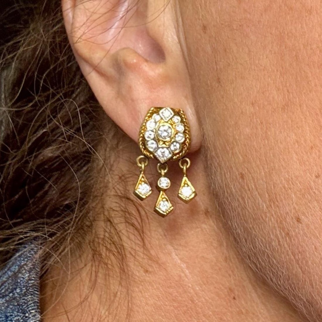 Diamond Earrings in 18K Yellow Gold with 1.65 Carat Total Weight: Diamond Earrings in 18K Yellow Gold with 1.65 Carat Total Weight These earrings are crafted from 18K yellow gold and feature a total of approximately 1.65 carats of diamonds. The diamonds are F-H in c
