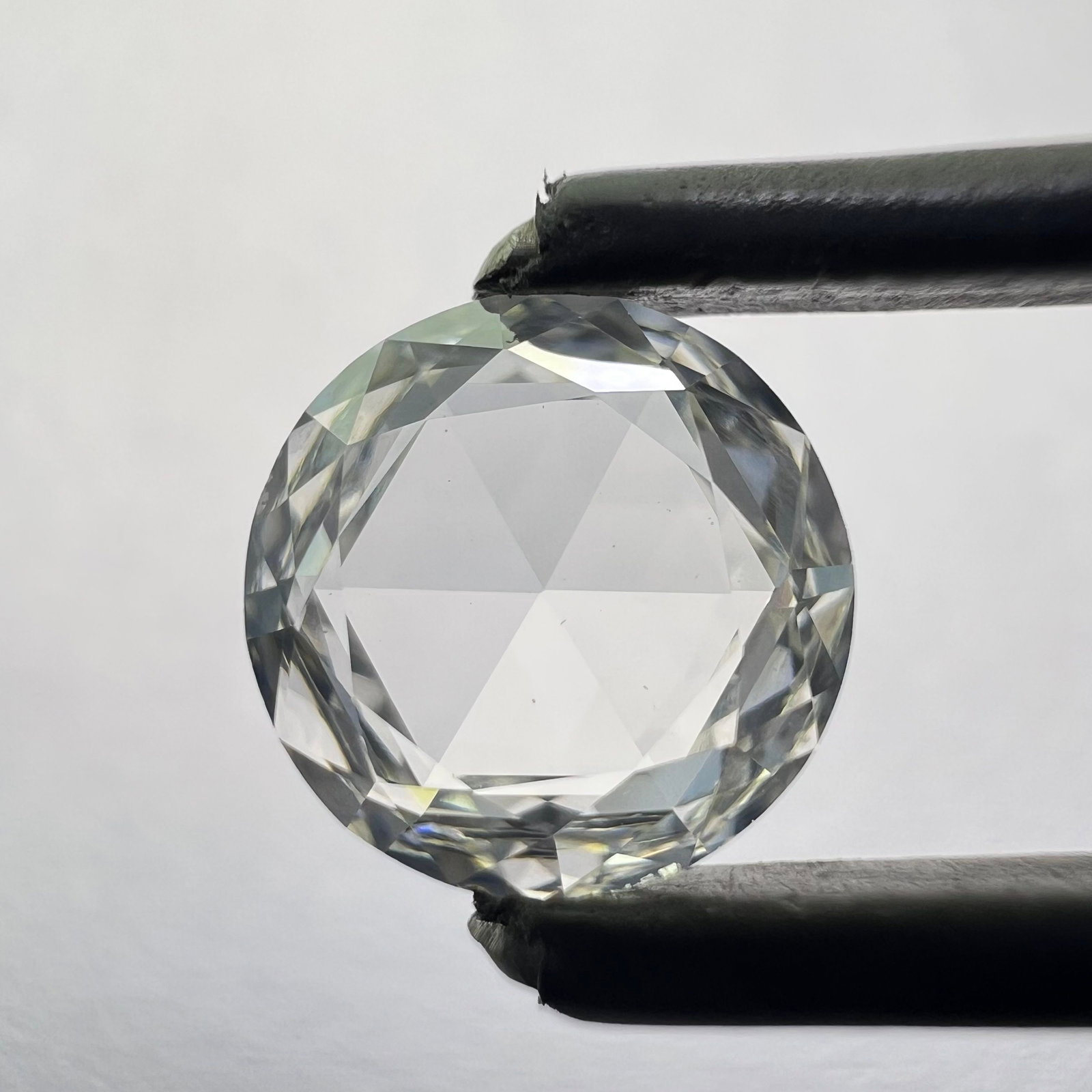 Loose Diamond - ROSE 0.97ct G VS1: Loose Diamond - ROSE 0.97ct G VS1 Source: This is a real non-mined Diamond that has been grown in a lab Shape: ROSE Carats: 0.97 Color: G Clarity: VS1 Certification: NONE Video: Video Link The