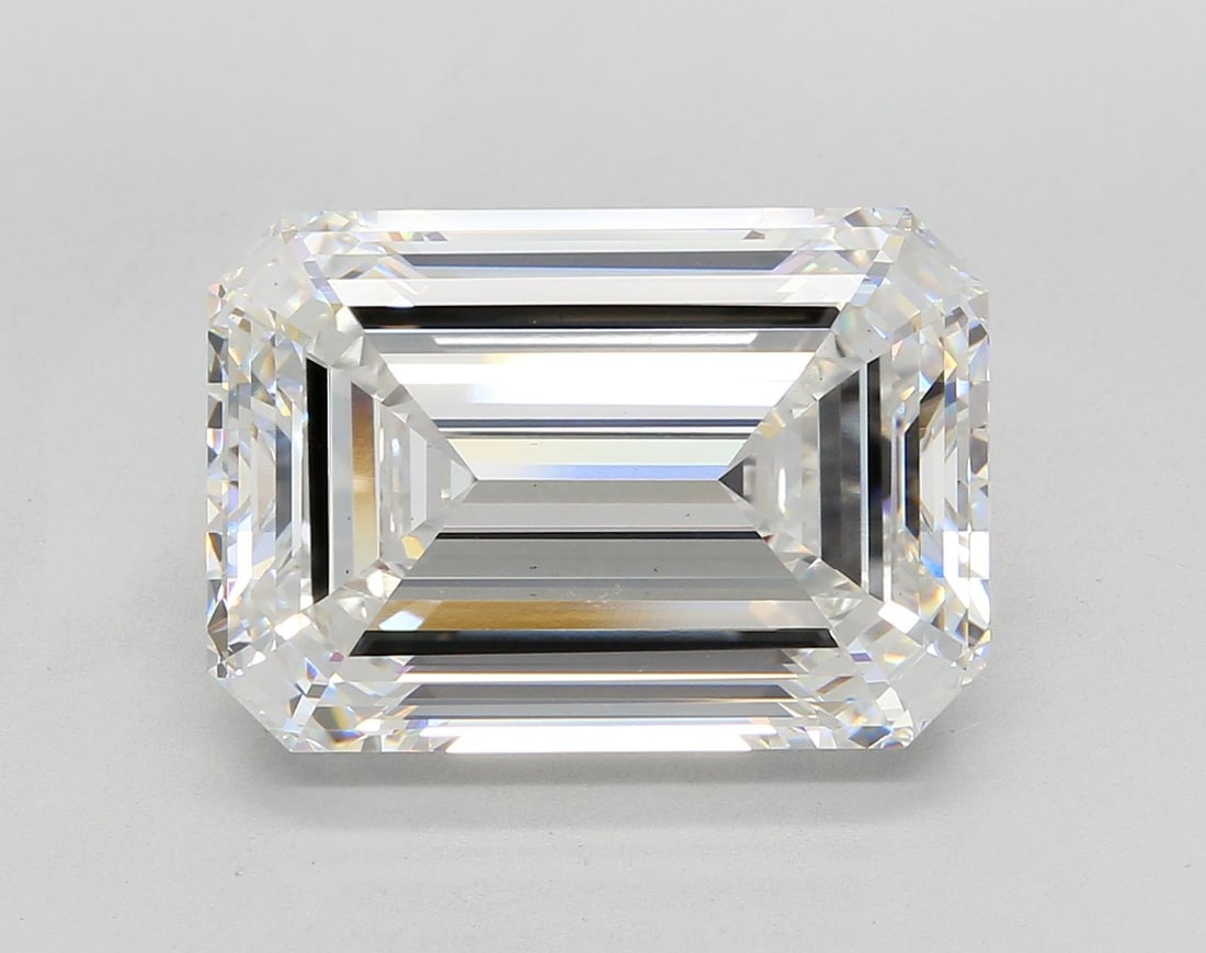 Loose Diamond - EMERALD 15.25ct E VS2: Loose Diamond - EMERALD 15.25ct E VS2 Source: This is a real non-mined Diamond that has been grown in a lab Shape: EMERALD Carats: 15.25 Color: E Clarity: VS2 Certification: IGI Video: