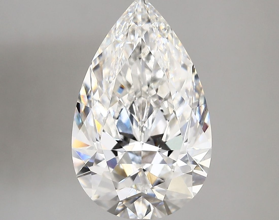 Loose Diamond - PEAR 4.43ct E VVS2: Loose Diamond - PEAR 4.43ct E VVS2 Source: This is a real non-mined Diamond that has been grown in a lab Shape: PEAR Carats: 4.43 Color: E Clarity: VVS2 Certification: IGI Video: