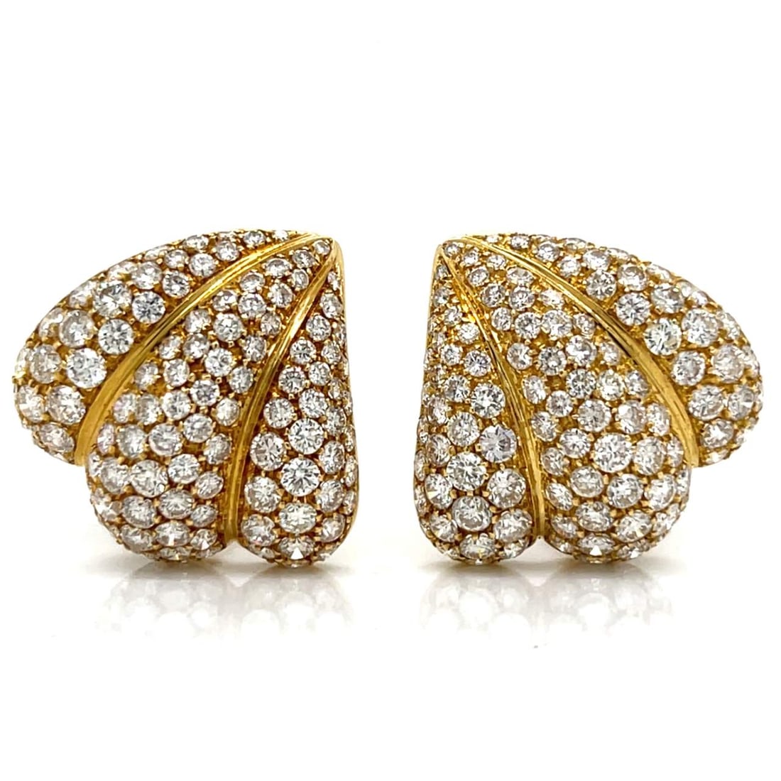 Stunning 18K Yellow Gold 10.75 Ct Diamond Earrings 210 Diamonds F-G VVS-VS: Stunning 18K Yellow Gold 10.75 Ct Diamond Earrings 210 Diamonds F-G VVS-VS Elevate your elegance with these stunning 18K Yellow Gold Diamond Earrings. Expertly crafted, these earrings feature a total 