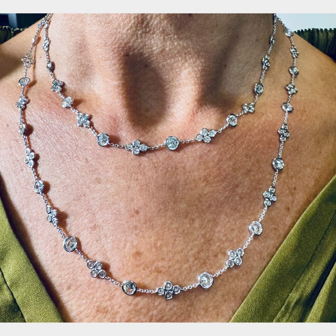 Stunning 18K White Gold 14.25 Ct Diamond by the Yard Necklace: Stunning 18K White Gold 14.25 Ct Diamond by the Yard Necklace This exquisite 18K White Gold Necklace features a stunning design known as 'by the yard', adorned with a total of 160 diamonds that cumula