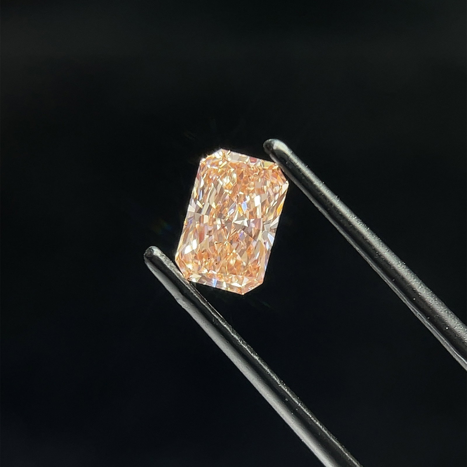 Loose Diamond - RADIANT 1.14ct Fancy Intense Pink VS2: Loose Diamond - RADIANT 1.14ct Fancy Intense Pink VS2 Source: This is a real non-mined Diamond that has been grown in a lab Shape: RADIANT Carats: 1.14 Color: Fancy Intense Pink Certification: IGI Vid