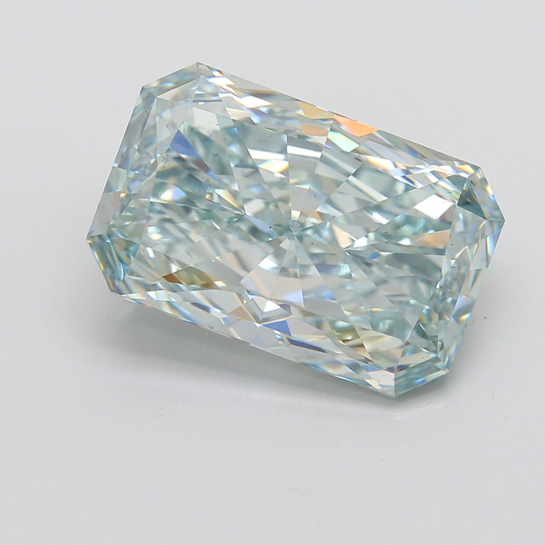 Loose Diamond - RADIANT 14.15ct Fancy Green VS2: Loose Diamond - RADIANT 14.15ct Fancy Green VS2 Source: This is a real non-mined Diamond that has been grown in a lab Shape: RADIANT Carats: 14.15 Color: Fancy Green Certification: IGI Video:
