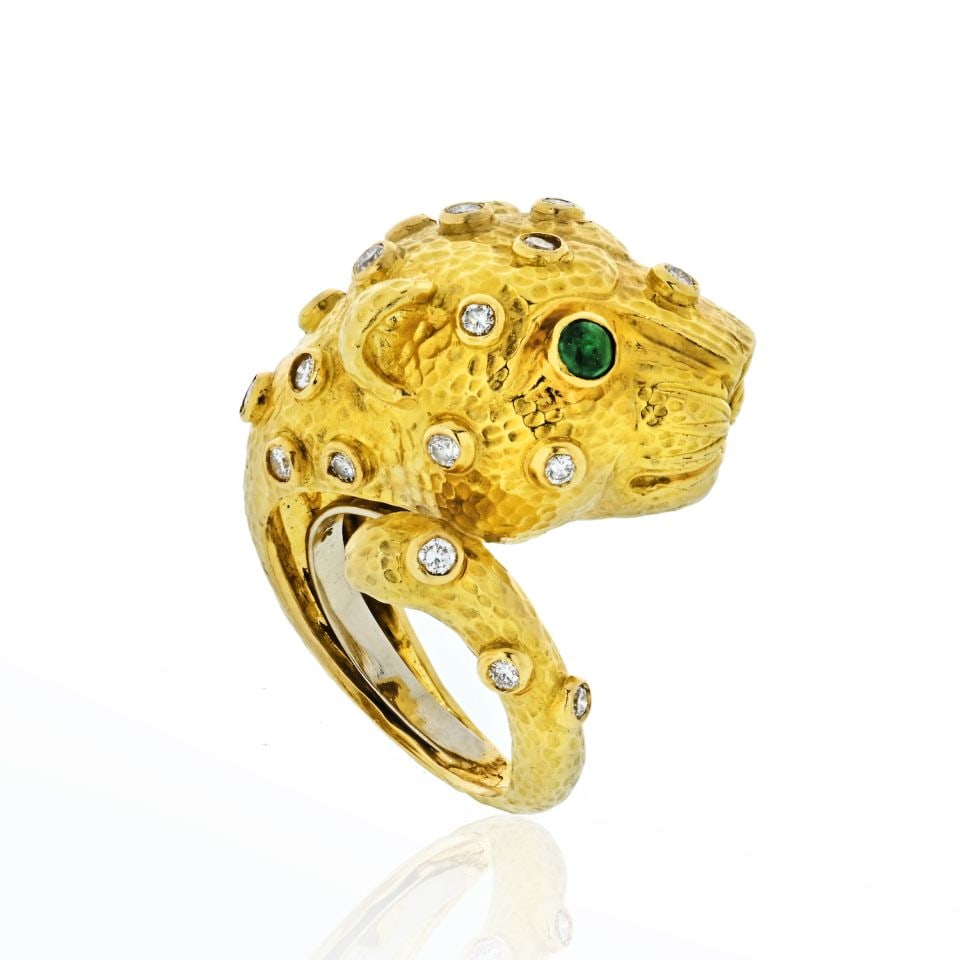David Webb 18K Yellow Gold Emerald Diamond Ring 2 Cts: David Webb 18K Yellow Gold Emerald Diamond Ring 2 Cts This exquisite David Webb ring features a striking design crafted from 18K yellow gold, showcasing an impressive combination of round diamonds and