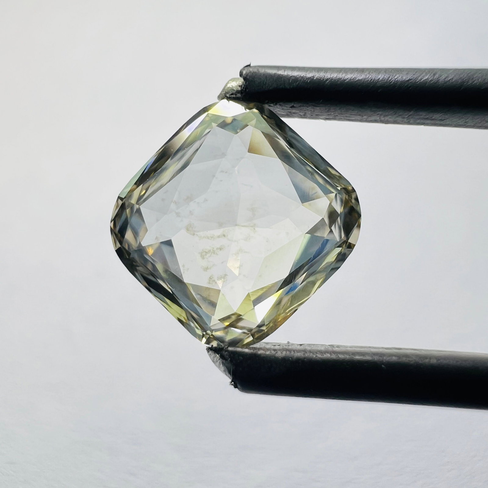 Loose Diamond - CUSHION BRILLIANT 1.1ct Champagne I1: Loose Diamond - CUSHION BRILLIANT 1.1ct Champagne I1 Source: This is a real non-mined Diamond that has been grown in a lab Shape: CUSHION BRILLIANT Carats: 1.1 Color: Champagne Certification: NONE The