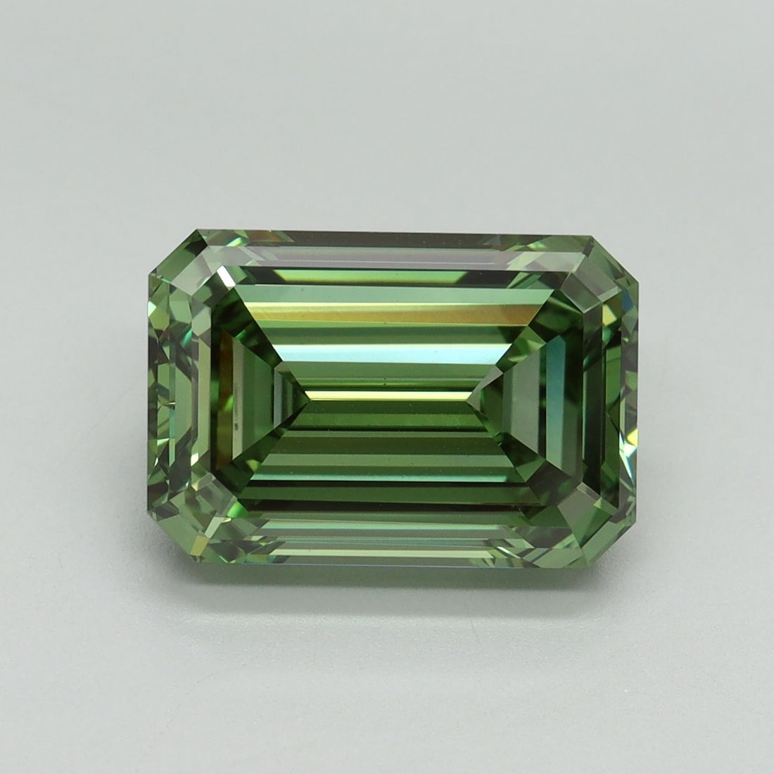 Loose Diamond - EMERALD 5.05ct Fancy Vivid Green VVS2: Loose Diamond - EMERALD 5.05ct Fancy Vivid Green VVS2 Source: This is a real non-mined Diamond that has been grown in a lab Shape: EMERALD Carats: 5.05 Color: Fancy Vivid Green Certification: IGI Vide